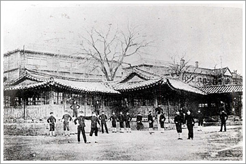 중앙학교 시절 모습(사진DB소장자료)